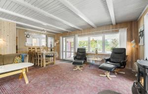 Posezení v ubytování 3 Bedroom Awesome Home In Tarm