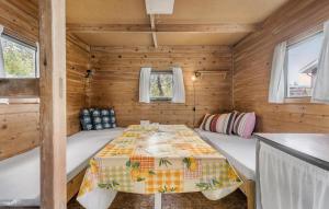 Postel nebo postele na pokoji v ubytování 3 Bedroom Awesome Home In Tarm