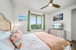 a bedroom with a bed and a window at Resort Pool & Spa, Fitness Center, Pet Friendly, Waterfront Condo in Downtown! in Sarasota +53 photos