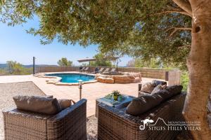 Басейн в Amazing views Villa Alizee with private pool sea views and Air Conditioning або поблизу