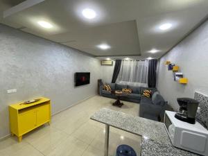 TV a/nebo společenská místnost v ubytování Islane Appart Hotel