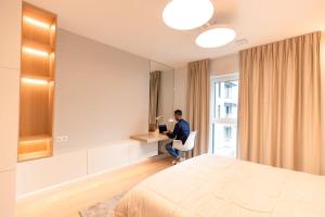 Voodi või voodid majutusasutuse Henry's Appt with a private Suite 412 - Shared kitchen toas