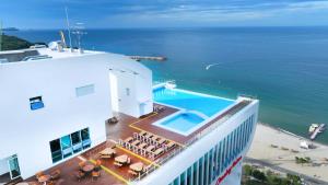 The swimming pool at or close to SOTA SUITE Yangyang Granbay
