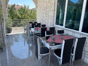 Balkón nebo terasa v ubytování Mlavski Raj Restoran & Smestaj