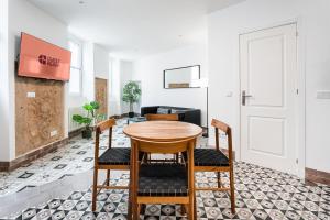 a dining room with a table and chairs at GuestReady - Serene Hideout in Downtown in Porto