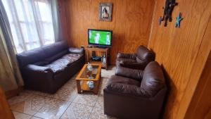TV a/nebo společenská místnost v ubytování Cabaña amoblada Caldera 3 dormitorios