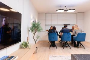 Gosti koji borave u objektu Henry's Appt with a private Suite 413 - Shared kitchen