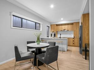 O bucătărie sau chicinetă la 2 Bed Central New townhouse +6 fotografii