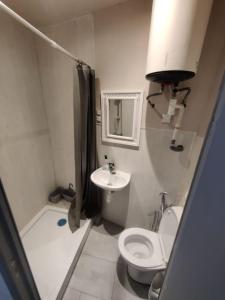 Ένα μπάνιο στο Maisonnette ancien presbytère +2 φωτογραφίες