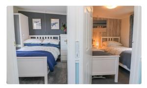 Un dormitorio con dos camas y un espejo. en 49 Sea Valley, en Bideford 10 fotos más