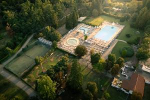 Bazén v ubytování Terme Di Monte Valenza nebo v jeho okolí