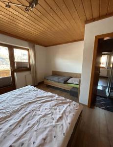 Кровать или кровати в номере Ferienwohnung für alle Sportbegeisterten