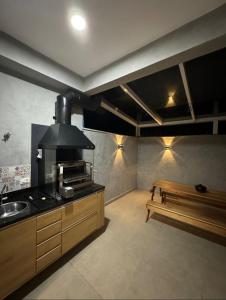 Η κουζίνα ή μικρή κουζίνα στο Casa em condomínio fechado em santiago maresias a 100 metros da praia
