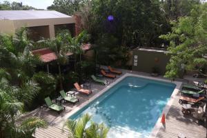 an overhead view of a swimming pool with chairs and a house at LOL-HA Hotel Boutique in Cancún