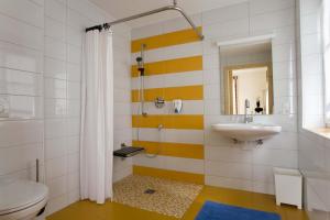 A bathroom at Hotel Fürst