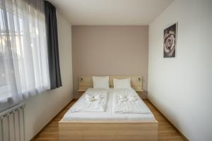 Posteľ alebo postele v izbe v ubytovaní Corvin Plaza Apartments & Suites