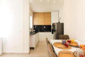 a kitchen and dining room with a table and chairs at MagicFlo Santa Croce Appartamento in Florence