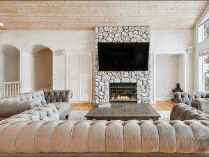 Χώρος καθιστικού στο The Royal Canterbury Retreat - Near Kings Beach & Lake Tahoe +55 φωτογραφίες