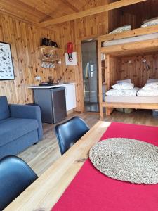 Voodi või voodid majutusasutuse Lambhus Glacier View Cabins toas