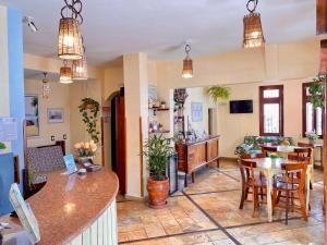 a kitchen and living room with a table and chairs at Pousada Fortal Villa Praia in Fortaleza