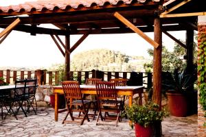 A restaurant or other place to eat at Tsivaras Villas