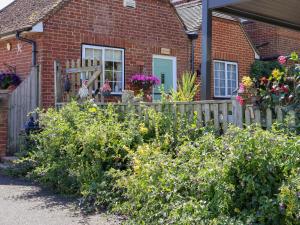 a garden in front of a house with a fence at The View in Faversham