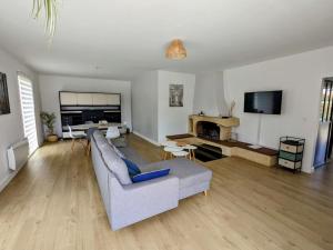 a living room with a couch and a fireplace at Maison de vacances jusqu'à 6 personnes, classée 3 étoiles in Échillais