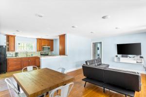 a living room with a couch and a table at Charming 3-bedroom house in Wilmington with WiFi, AC in Wilmington