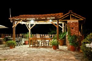A restaurant or other place to eat at Tsivaras Villas