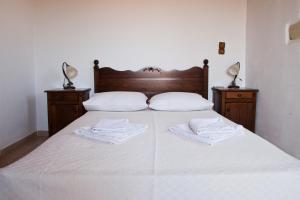 A bed or beds in a room at Tsivaras Villas