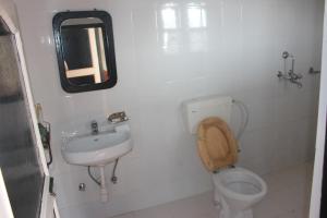 Bilik mandi di Hotel Fishtail Villa