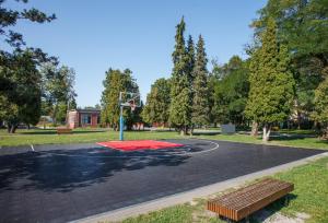 a basketball hoop in a park with a bench at Apartament Bierutowska in Wrocław