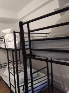 Postel nebo postele na pokoji v ubytování Bell House Hostel