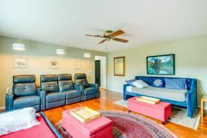 Imagine din galeria proprietății Modern Clarence Home on Main Street! în Clarence