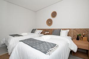 Letto o letti in una camera di Stylish 2BR Apt in Top Location