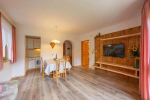 a kitchen and a dining room with a table at Appartement Anger in Lutago