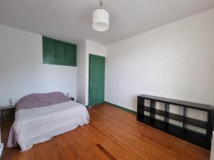 Postel nebo postele na pokoji v ubytování L Essentiel gîte pour 6 personnes