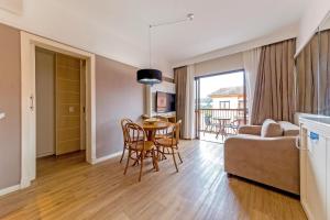 Resort pé na areia - Suítes JBVTOP的休息区