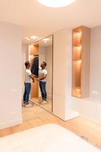 الضيوف المقيمون في Henry's Appt with a private Suite 414 - Shared kitchen