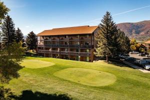 an overhead view of a golf course with a hotel at Luxuriously Contemporary Condo in Eden