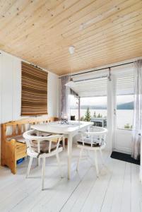 Fotografie z fotogalerie ubytování Cozy cabin with a great view v destinaci Skamdal + 7 fotografií