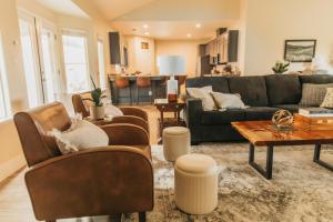 a living room with a couch and a table at Good Girl's Peak Paradise with bbq and fire pit in Mariposa