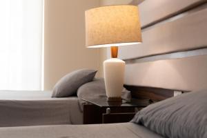 En eller flere senge i et værelse på Infinity Suites habitacion doble 102