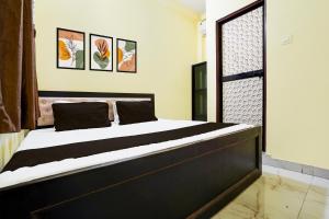 Postel nebo postele na pokoji v ubytování Hotel O Maa Annapurna