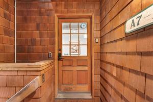 Ảnh trong thư viện ảnh của Palisades Condo - Walk to Ski Lift! ở Olympic Valley +24 ảnh