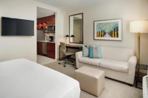 Uma TV ou centro de entretenimento em TownePlace Suites by Marriott Orlando Downtown