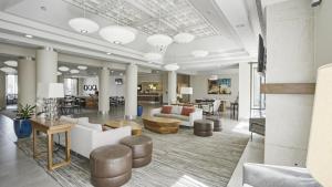 Posezení v ubytování Holiday Inn Irving Las Colinas by IHG