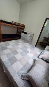 Postel nebo postele na pokoji v ubytování Vila Axé Casa Amarela Guaratiba + 33 fotografií