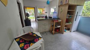 Kuchyň nebo kuchyňský kout v ubytování Vila Axé Casa Amarela Guaratiba