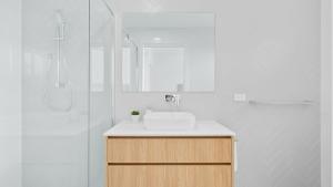 Vannituba majutusasutuses Hideaway 2, 3a Lillian St - filtered water views +21 fotot